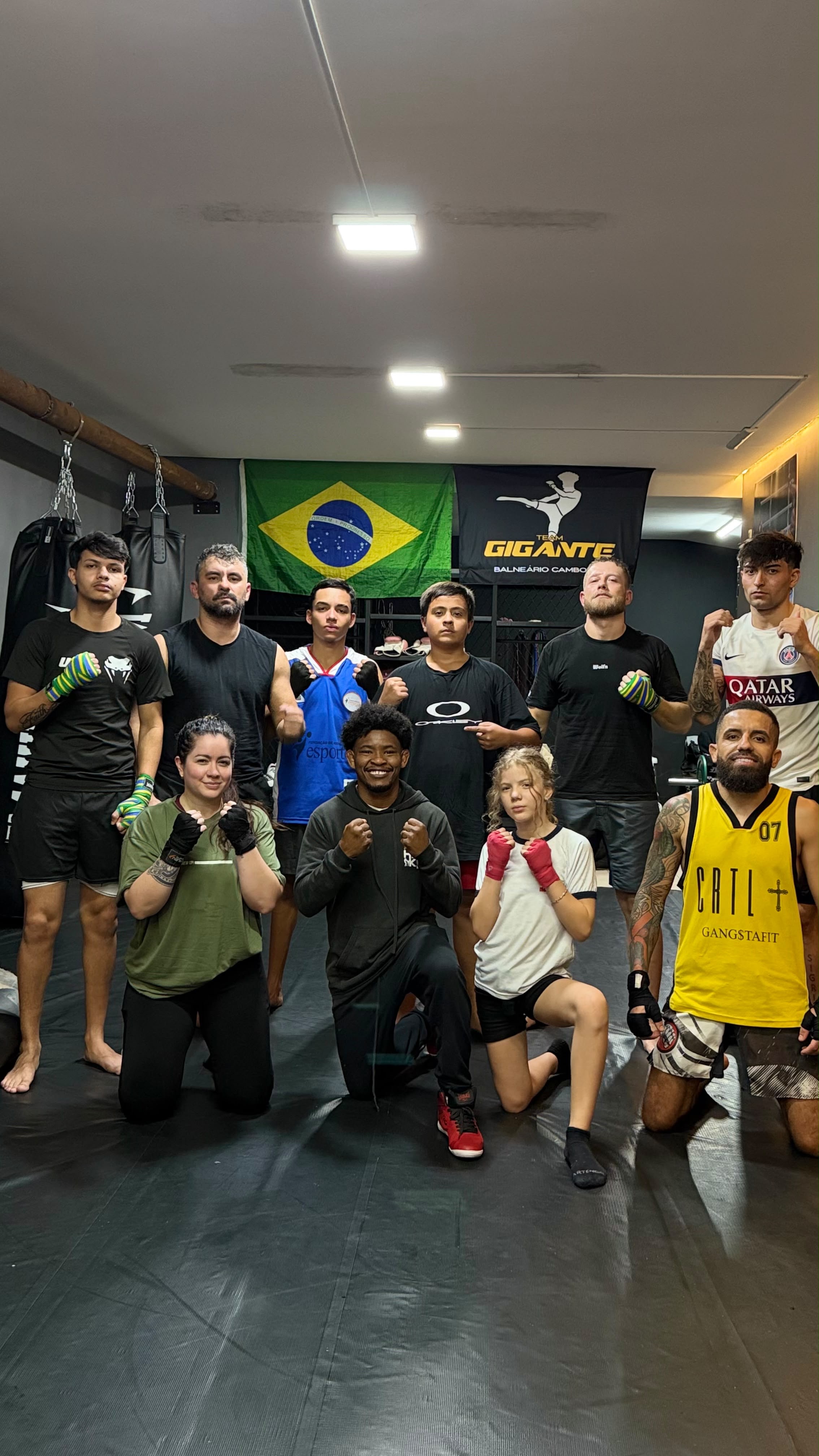 PROFESSOR E TREINADOR DE BOXE, MUAY THAI E MMA